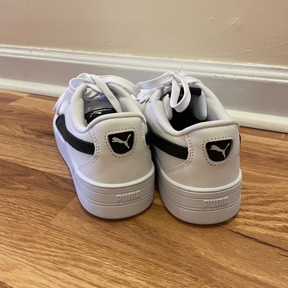 Puma Fashion Sneaker NWOT - Picture 3 of 4